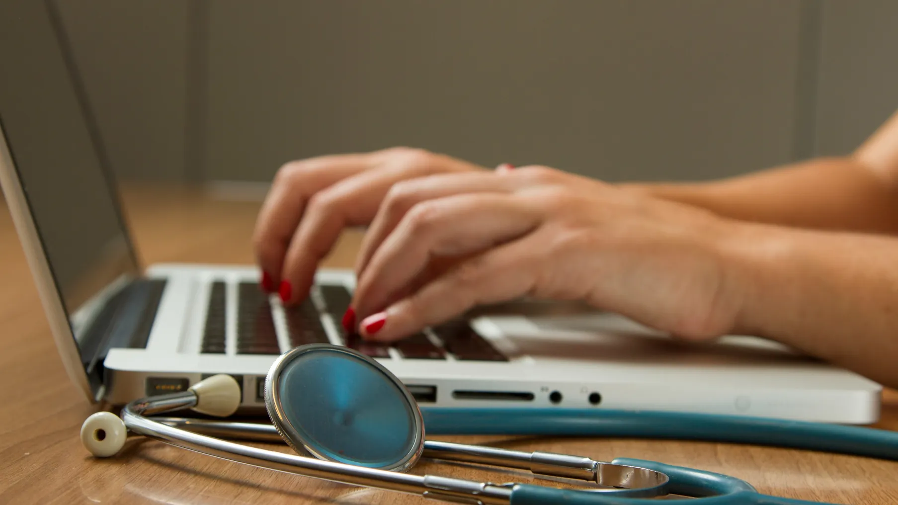 A healthcare case study showing a 4.1x return on marketing investment by establishing medical authority and trusted-source status in Perplexity and ChatGPT